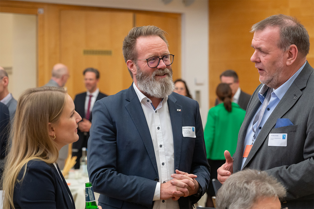 Draht zur Politik unabhängig agieren